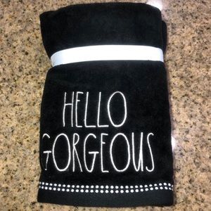 New Rae Dunn Hand Towel Set Gorgeous